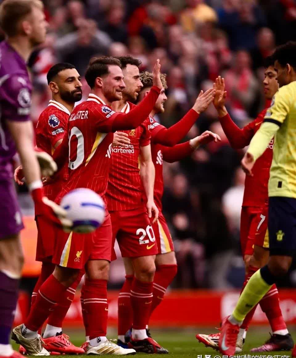 曼联客场逆转取胜，球队士气大振