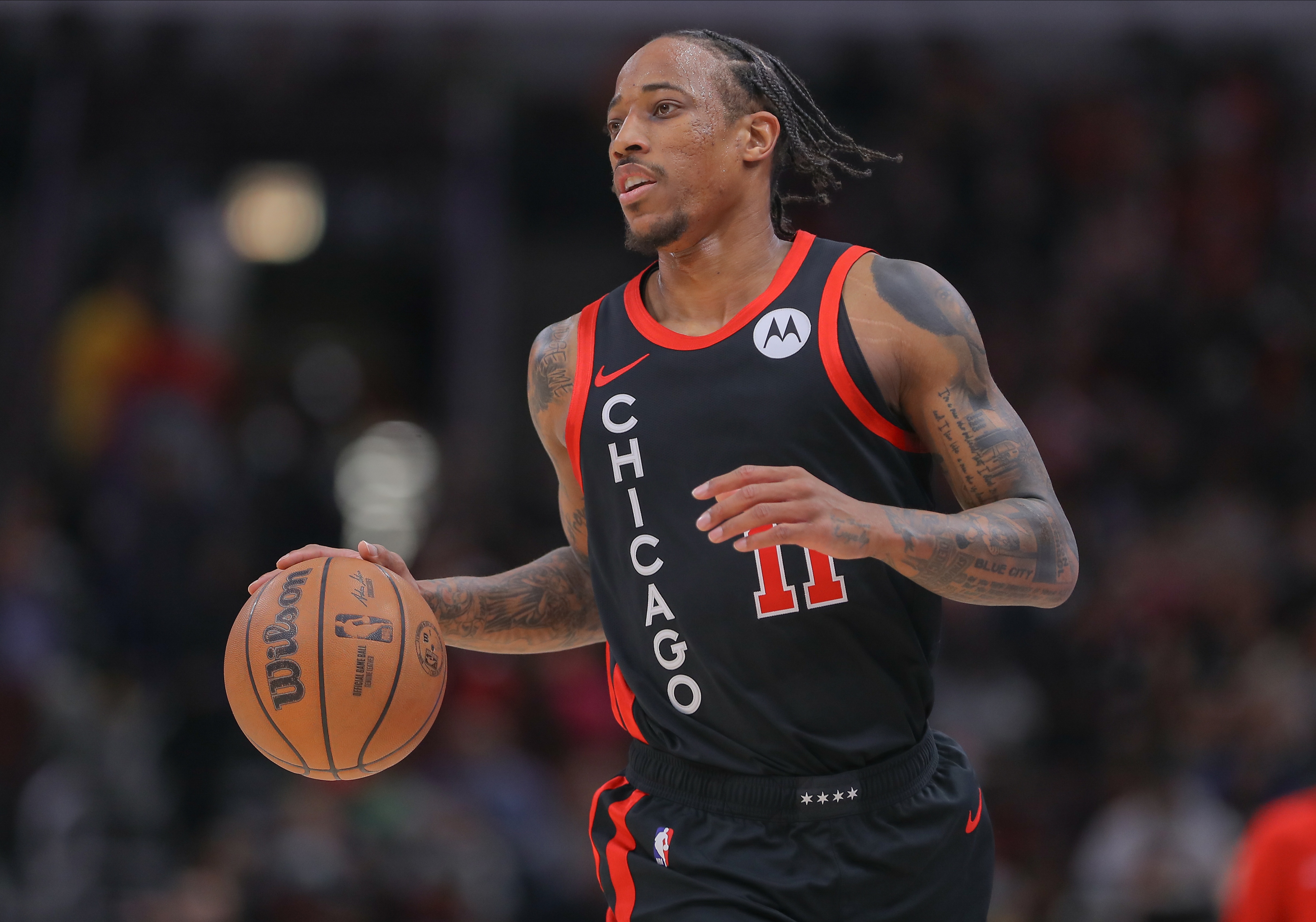 著名球员在比赛中展现出了惊人实力！