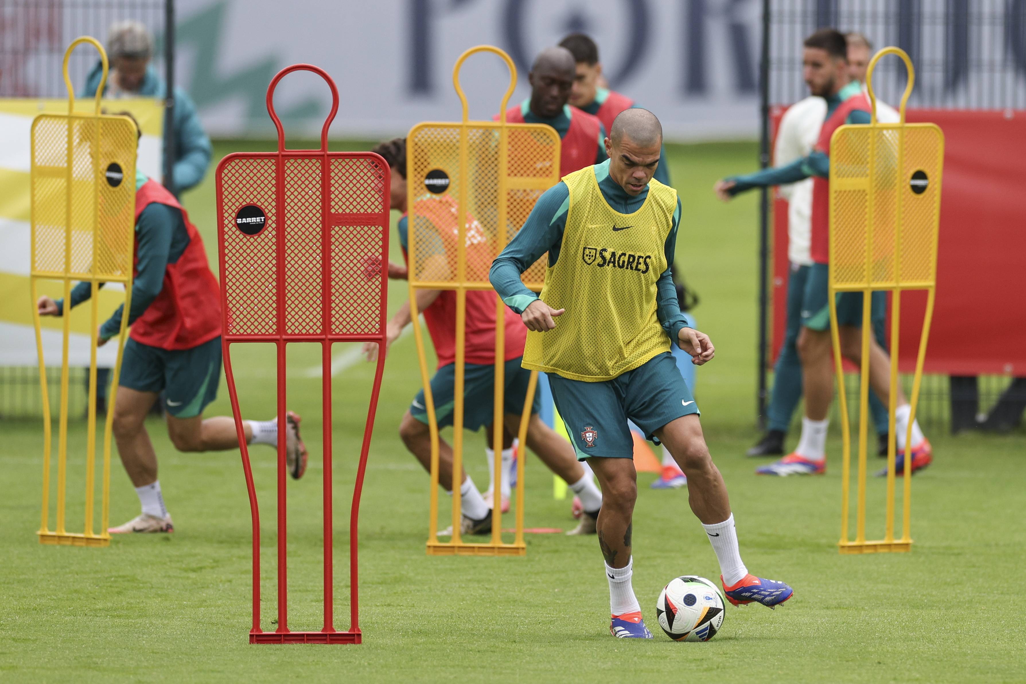 葡萄牙足球队晋级半决赛,战术精准 葡萄牙足球队晋级半决赛,战术精准