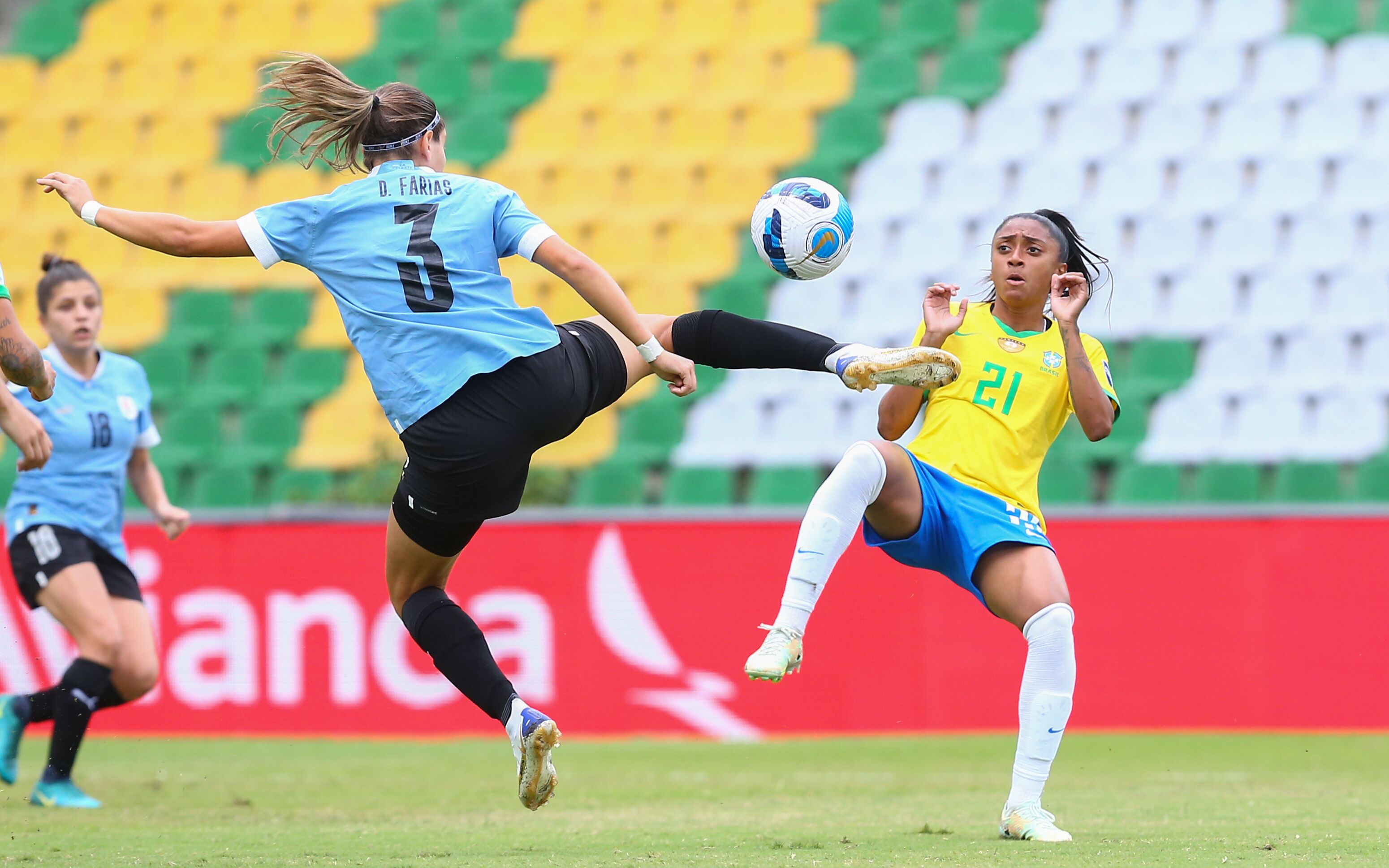 巴西队在女足场上大放异彩，展现实力的简单介绍