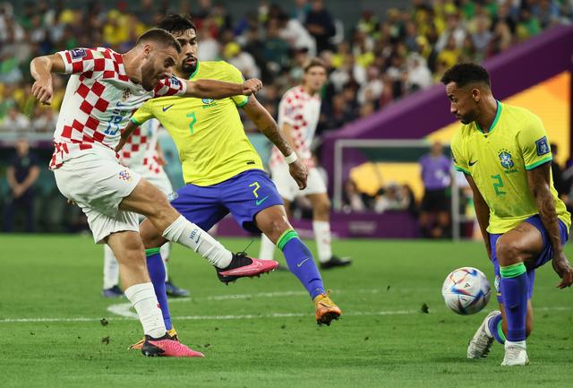 包含激动人心足球比赛，球队矛盾对决激烈刺激的词条