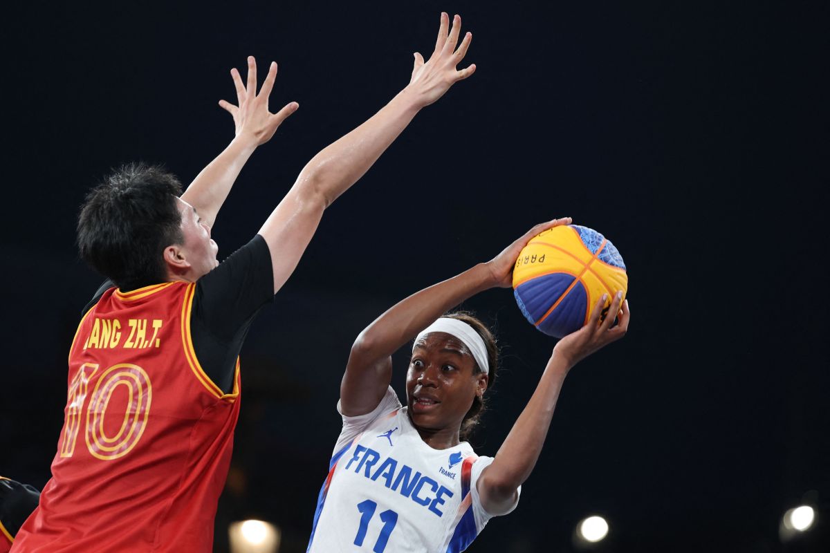 美国选手在女子篮球比赛中表现抢眼