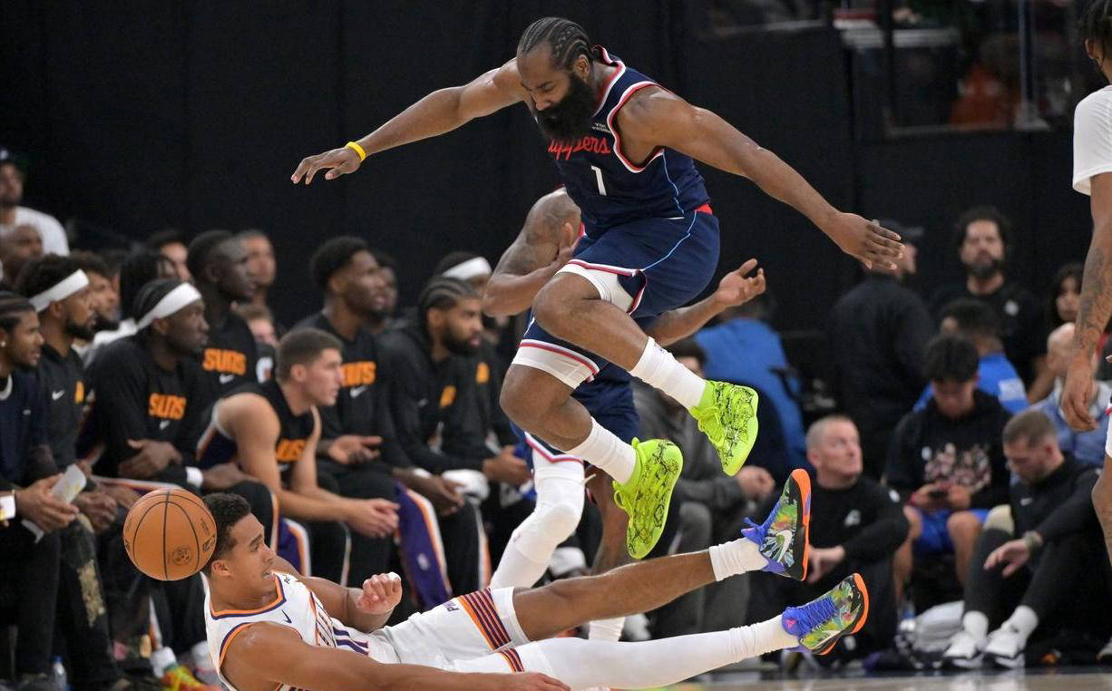 黄蜂主场大胜快船，取得关键胜利的简单介绍