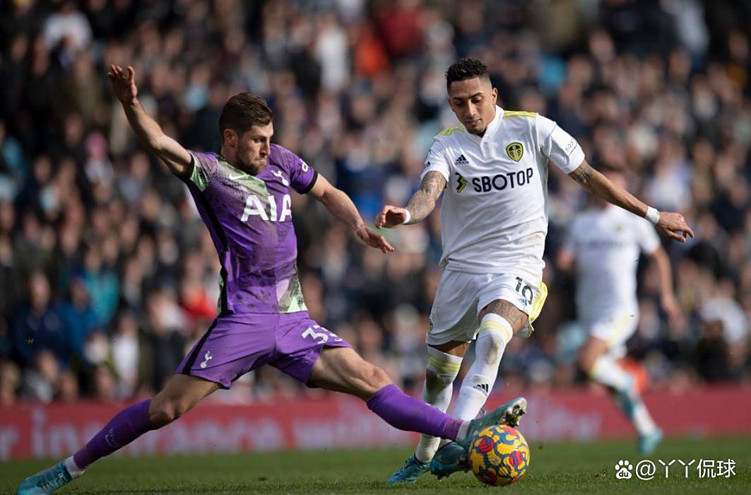 包含利兹联斩获胜利，稳固排名向前迈进的词条